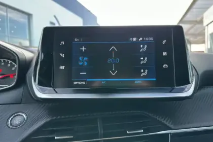 Photo 16 Peugeot 2008  PureTech 130 S&S EAT8