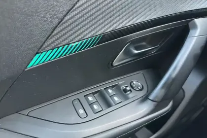 Photo 21 Peugeot 2008  PureTech 130 S&S EAT8