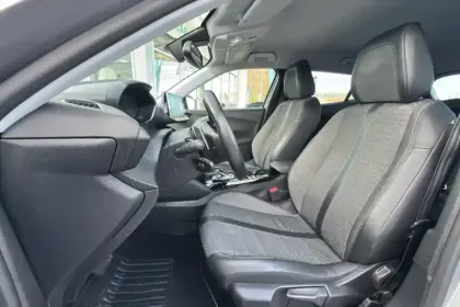 Photo 8 Peugeot 2008  PureTech 130 S&S EAT8