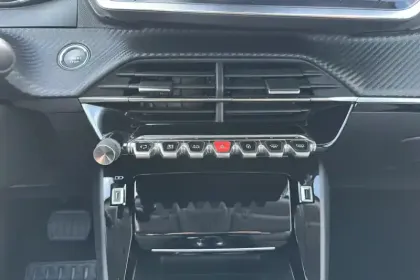 Photo 18 Peugeot 2008  PureTech 130 S&S EAT8