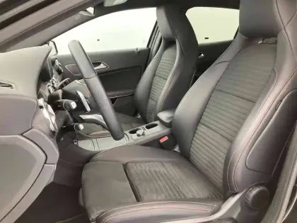 Photo 10 Mercedes GLA  180 7-G DCT