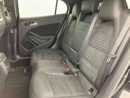 Photo 11 Mercedes GLA  180 7-G DCT