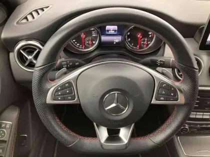 Photo 12 Mercedes GLA  180 7-G DCT