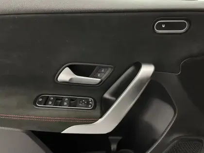 Photo 23 Mercedes Classe A  35 Mercedes-AMG 7G-DCT Speedshift AMG 4Matic