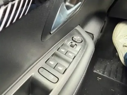 Photo 18 Peugeot 208  Hybrid 110 e-DCS6