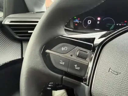 Photo 20 Peugeot 208  Hybrid 110 e-DCS6