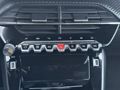 Photo 44 Peugeot 2008  PureTech 130 S&S EAT8