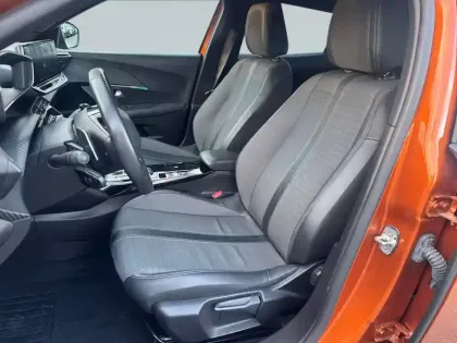 Photo 33 Peugeot 2008  PureTech 130 S&S EAT8