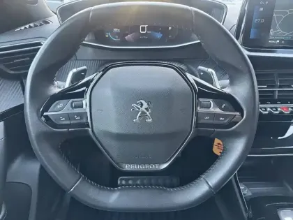 Photo 8 Peugeot 2008  PureTech 130 S&S EAT8