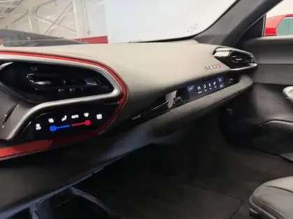 Photo 13 Ferrari 296 GTB  3.0 Turbo V6 Hybride 830 ch