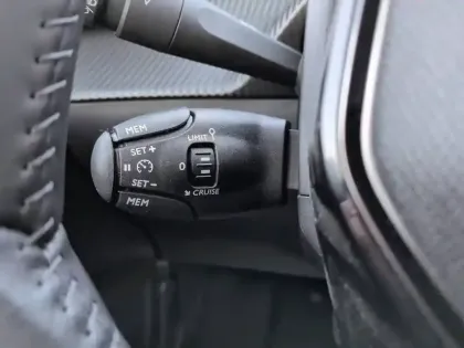 Photo 40 Peugeot 208  Hybrid 145 e-DCS6