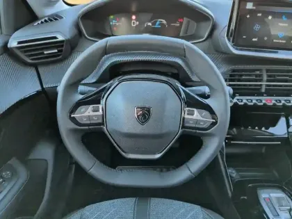 Photo 8 Peugeot 208  Hybrid 145 e-DCS6