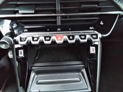 Photo 62 Peugeot 2008  Hybrid 145 e-DCS6