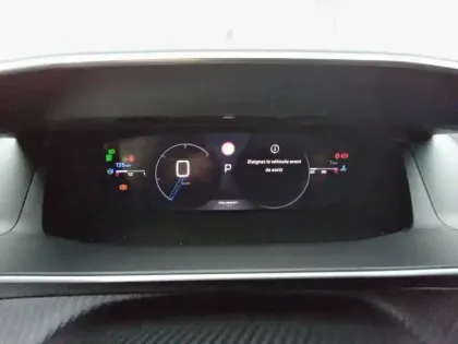 Photo 31 Peugeot 2008  Hybrid 145 e-DCS6