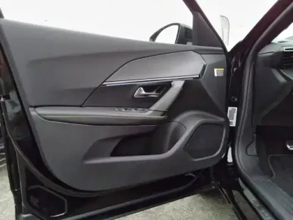 Photo 21 Peugeot 2008  Hybrid 145 e-DCS6