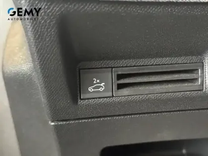 Photo 12 Peugeot 5008  Hybrid 136 e-DCS6