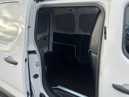 Photo 8 Peugeot Partner  FOURGON M 650 KG BLUEHDI 130 S&S EAT8