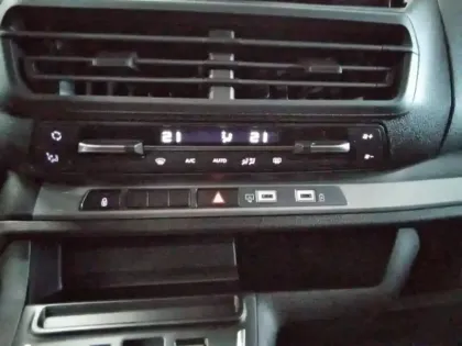 Photo 17 Peugeot Expert  Combi XL BlueHDi 180 S&S EAT8