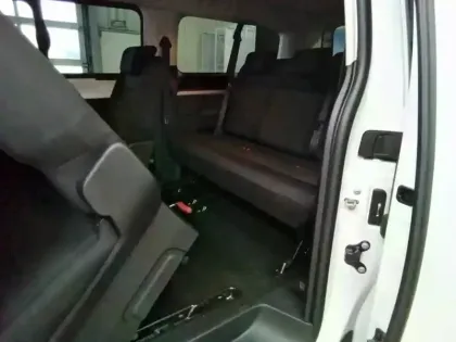 Photo 16 Peugeot Expert  Combi XL BlueHDi 180 S&S EAT8