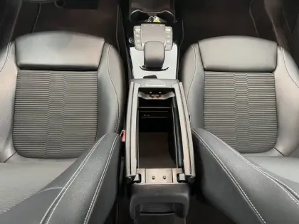 Photo 29 Mercedes Classe A  200 7G-DCT