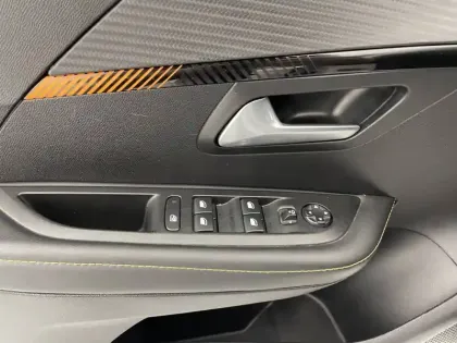 Photo 24 Peugeot 208  PureTech 100 S&S BVM6