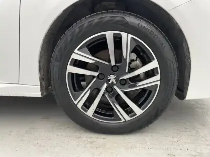 Photo 17 Peugeot 208  PureTech 100 S&S BVM6