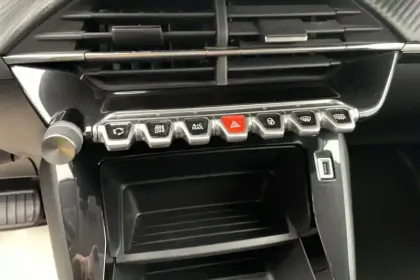 Photo 15 Peugeot 208  PureTech 100 S&S EAT8