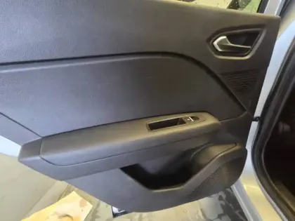 Photo 28 Renault Captur  E-Tech full hybrid 145