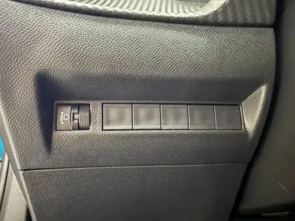 Photo 32 Peugeot 2008  100 S&S BVM6