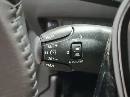 Photo 18 Peugeot 208  100 S&S BVM6