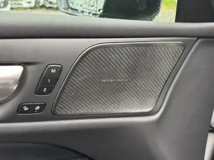 Photo 17 Volvo V60 Gén. II Ph1 NG2 Ultra Style Dark 5