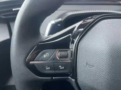 Photo 12 Peugeot 208  PureTech 100 S&S EAT8 Allure