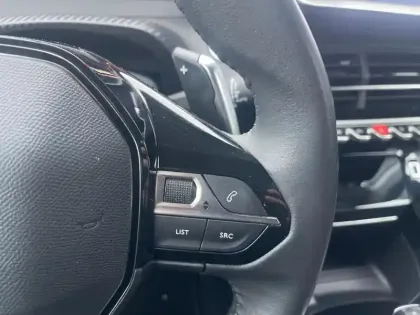 Photo 24 Peugeot 208  PureTech 100 S&S EAT8 Allure