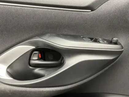 Photo 11 Toyota Yaris Hybride 116h Dynamic Business