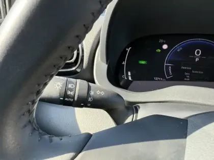 Photo 24 Toyota Yaris Hybride 116h Design MC24