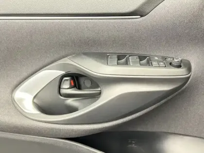 Photo 12 Toyota Yaris Hybride 1.5 HYBRID 116H DYNAMIC