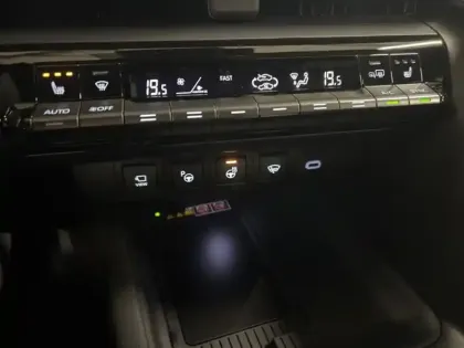 Photo 14 Toyota C-HR HYBRIDE NG 140 GRS PACK TECHNO MY26