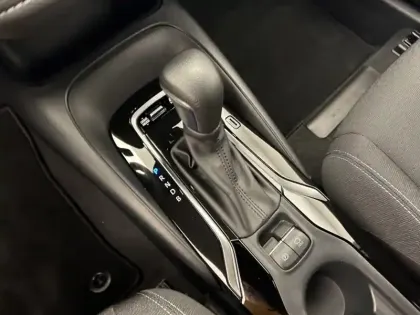 Photo 13 Toyota Corolla Hybride 140h Dynamic