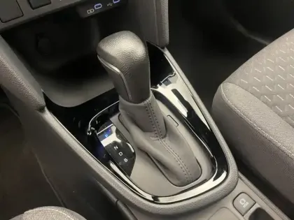 Photo 13 Toyota Yaris Hybride 1.5 HYBRID 116H DESIGN