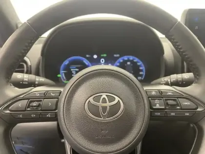 Photo 21 Toyota Yaris Hybride 130h Première