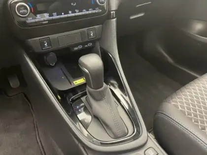 Photo 19 Toyota Yaris Hybride 130h Première