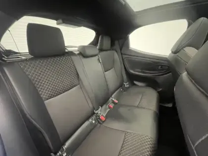 Photo 30 Toyota Yaris Hybride 130h Première