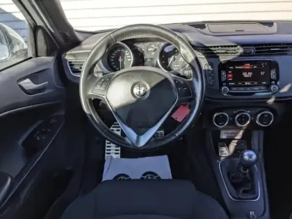 Photo 8 Alfa Romeo Giulietta  1.4 TB MultiAir 150ch Sportiva Stop&Start