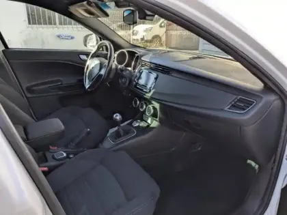 Photo 11 Alfa Romeo Giulietta  1.4 TB MultiAir 150ch Sportiva Stop&Start