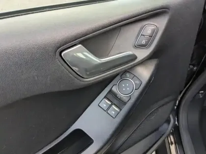 Photo 6 Ford Fiesta  1.1 85ch Trend 5p