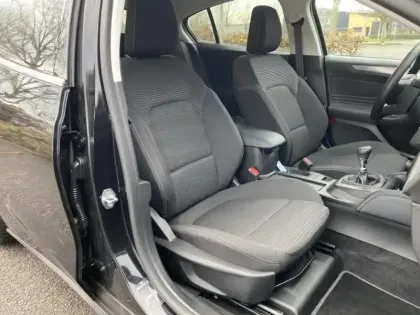 Photo 10 Ford Focus  1.0 Flexifuel mHEV 125ch Titanium X Business