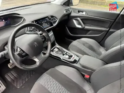 Photo 14 Peugeot 308  1.2 PureTech 130ch S/S Roadtrip EAT8 GPS Camera