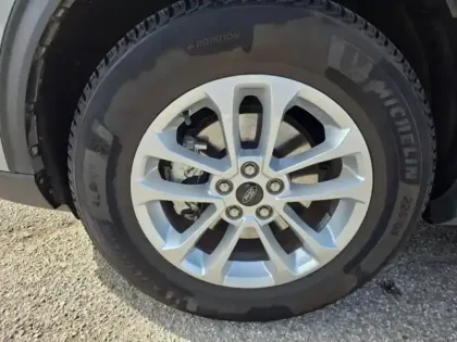 Photo 8 Ford Kuga  2.5 Duratec 180ch Hybrid FlexiFuel Titanium Business Powershift