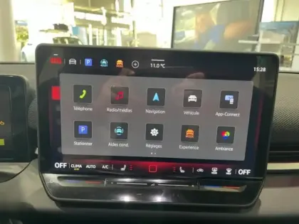 Photo 13 Volkswagen T-roc  1.5 eTSI 150ch R-Line DSG7