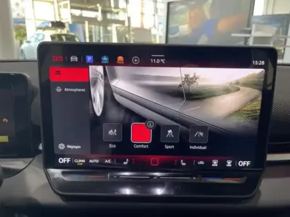 Photo 14 Volkswagen T-roc  1.5 eTSI 150ch R-Line DSG7